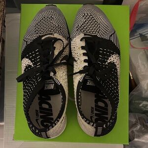 Nike FlyKnit Volt Training Sneakers